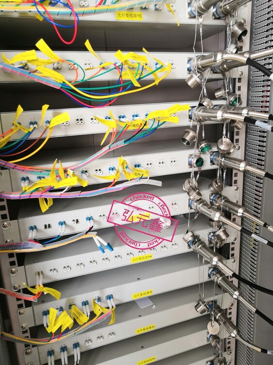 预制光缆连接器设备盒1U/2U/4U与免熔光配盒在通讯设备中的应用