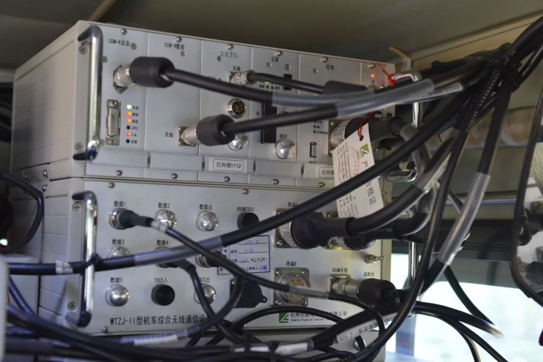 抢险现场，铁路通信人接力守护通讯生命线